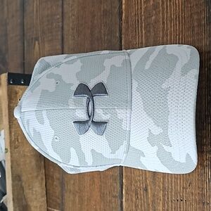 Under armour hat NWT M/L